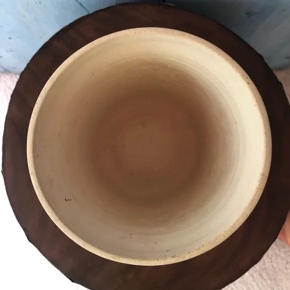 Ceramic wine bucket made by artist in off-white with raised grape bunches - Picture 5 of 13